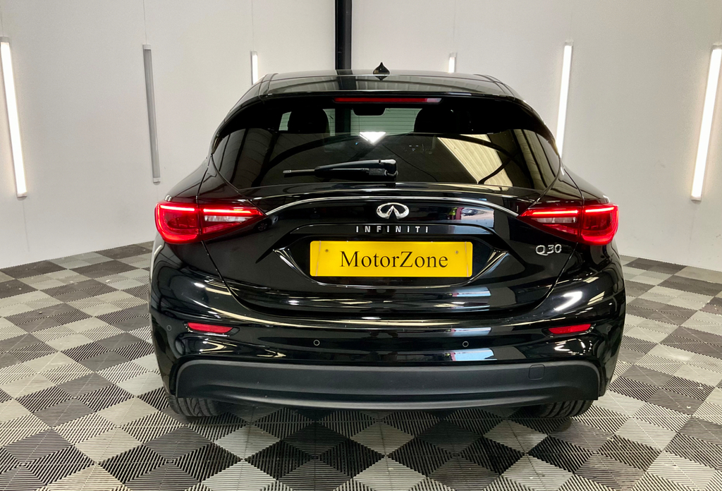 Infiniti Q30 1.5D Business Executive Hatchback Dct E Black #6