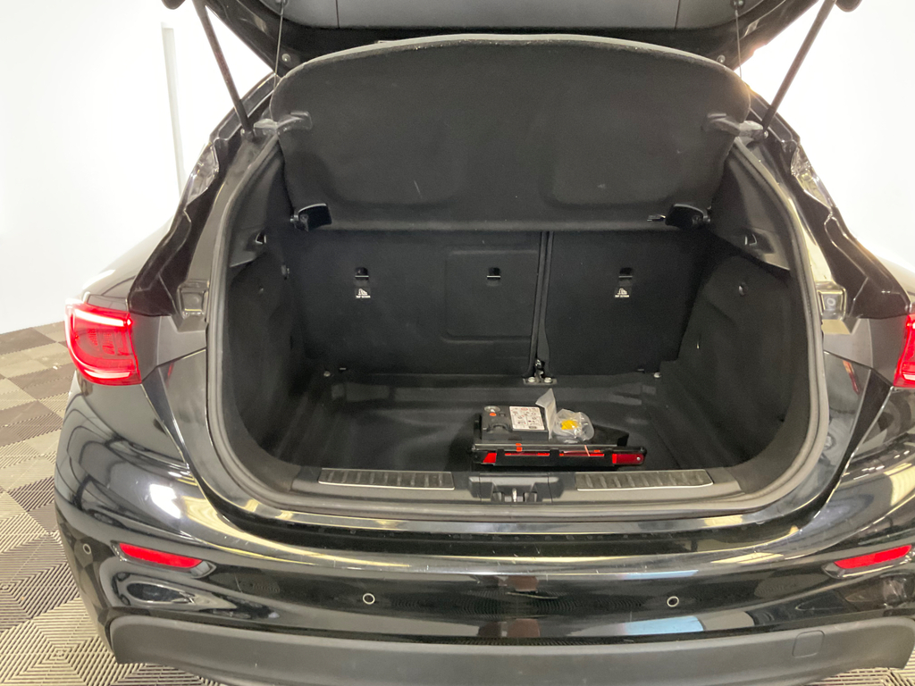 Infiniti Q30 Sport Black #25