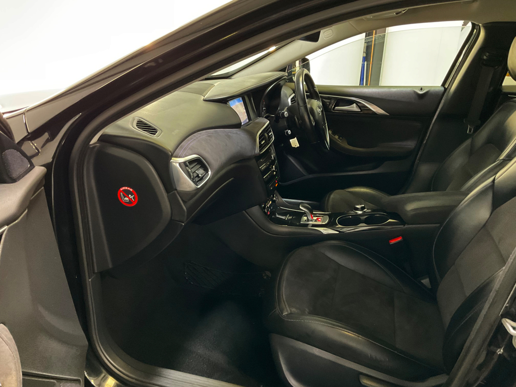 Infiniti Q30 Sport Black #9