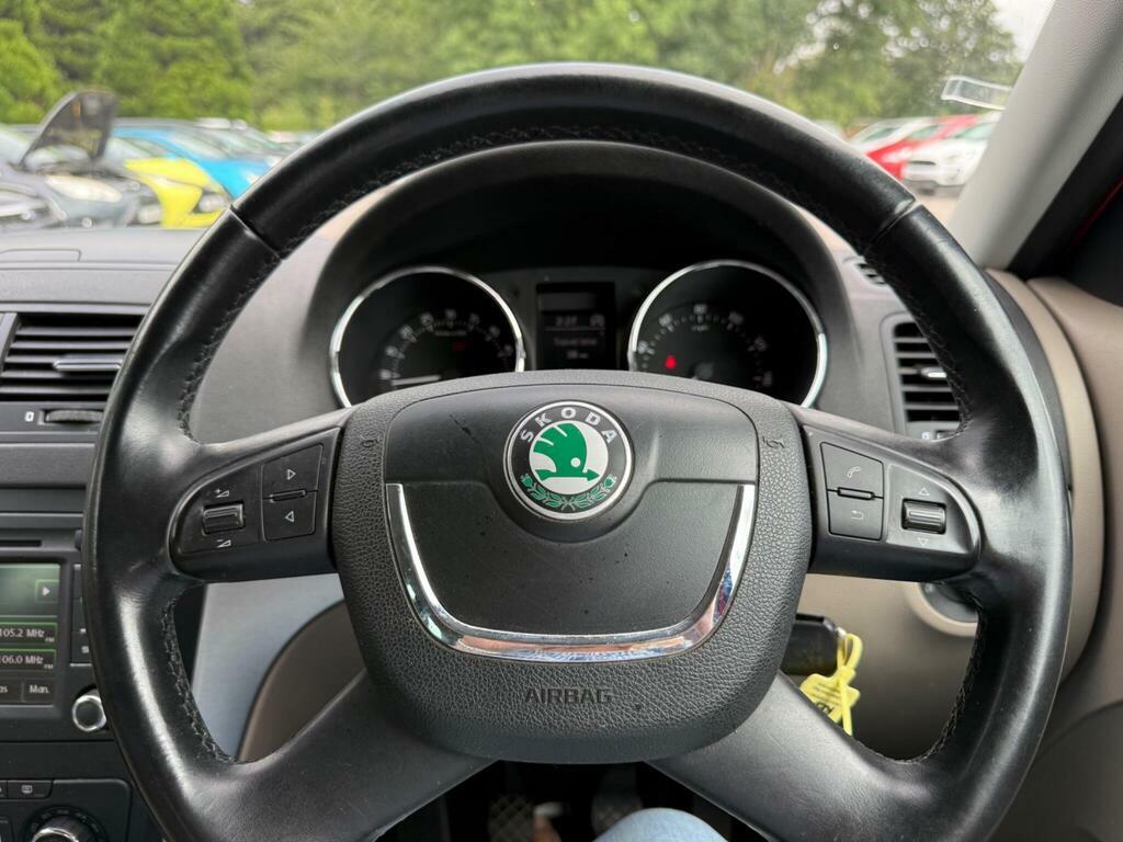Skoda Yeti 2013 2.0 Adventure Tdi Cr 140 Bhp White #18