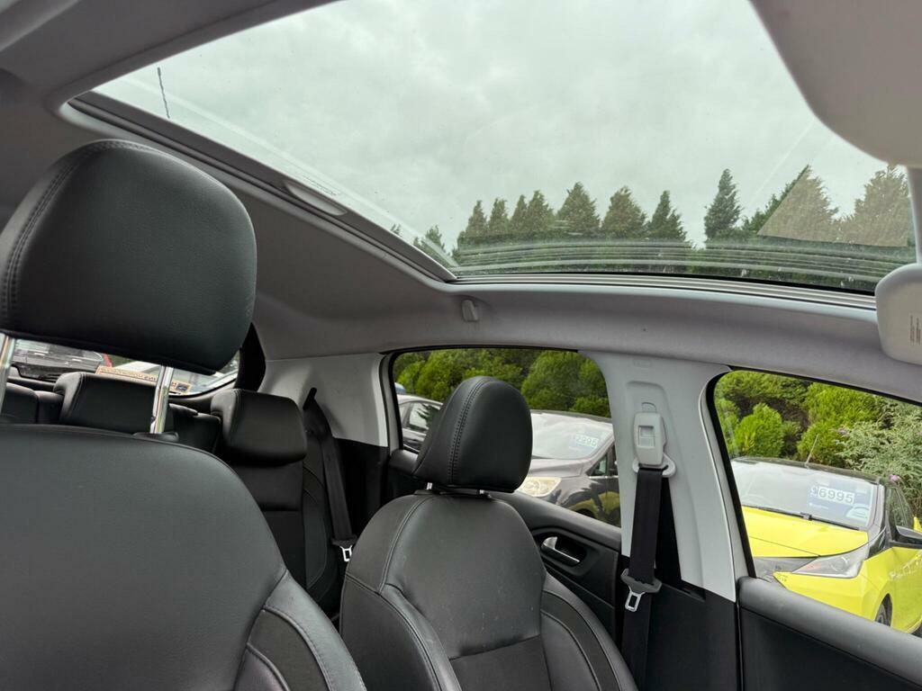 Peugeot 208 1.2 Vti Access Euro 5 White #11