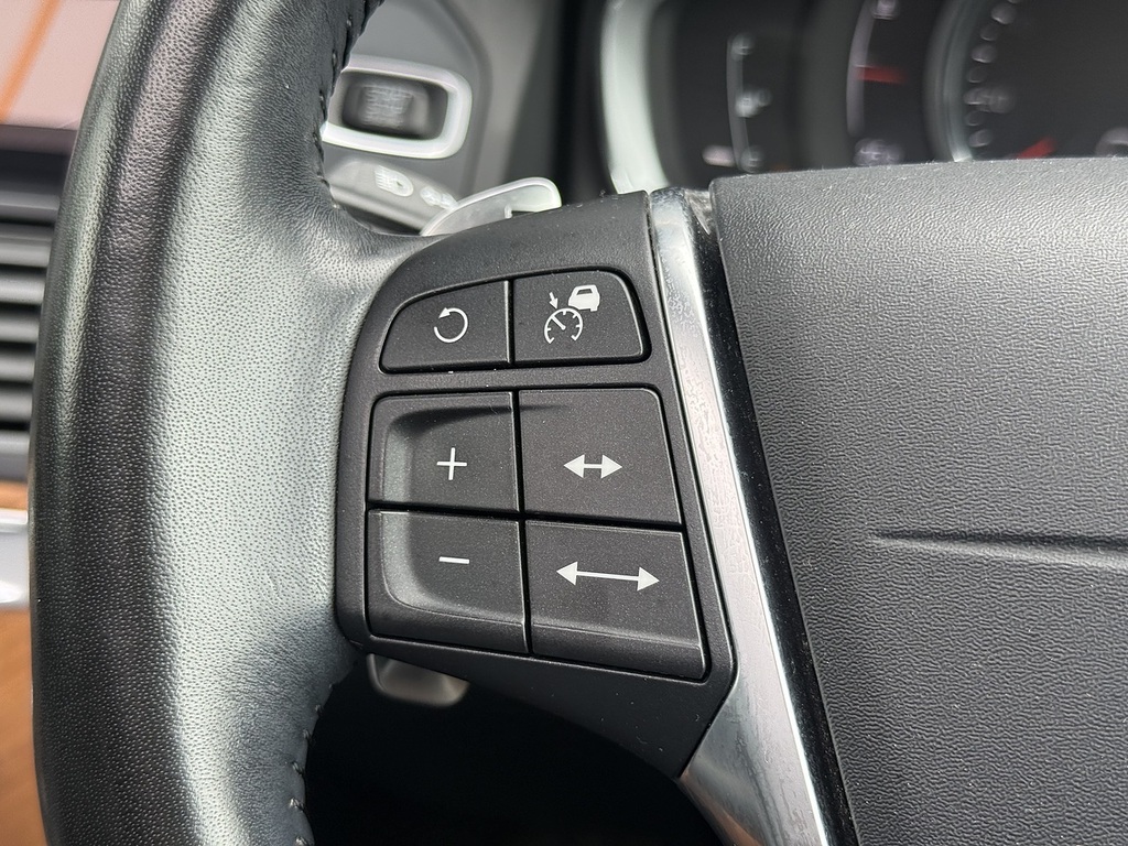Volvo XC60 2.0 B5p 250 R Design Geartronic  #31