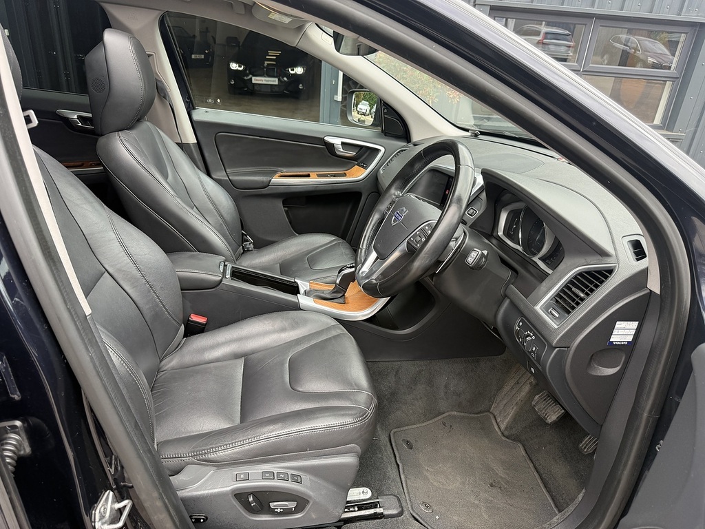 Volvo XC60 2.0 B5p 250 R Design Geartronic  #21