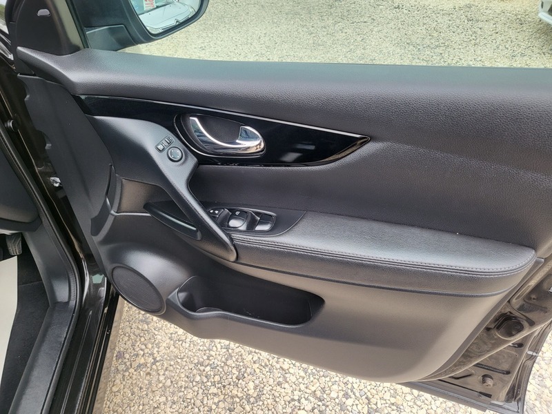 Nissan Qashqai  Black #12