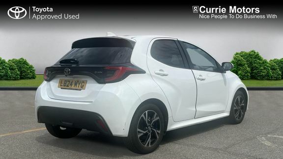 Toyota Yaris Design White #2