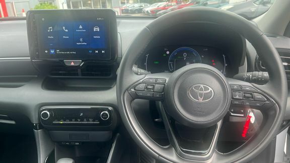 Toyota Yaris Design White #6