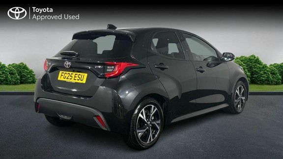 Toyota Yaris Design Black #4
