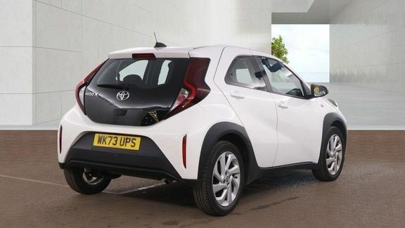 Toyota Aygo X Pure Automatic White #4