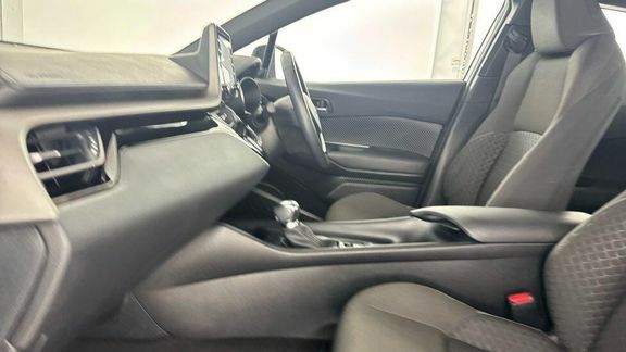 Toyota C-Hr Icon 1.8  #5