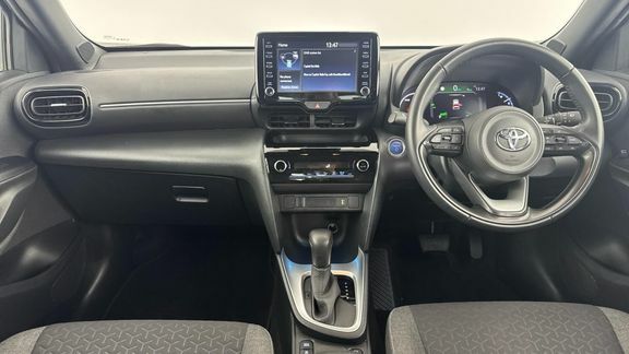 Toyota Yaris Cross Design Fwd White #6