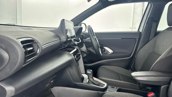 Toyota Yaris Cross Design Fwd White #5
