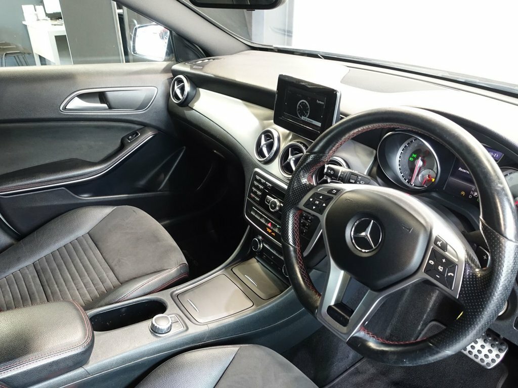 Mercedes-Benz GLA Class 2.1L Amg Line White