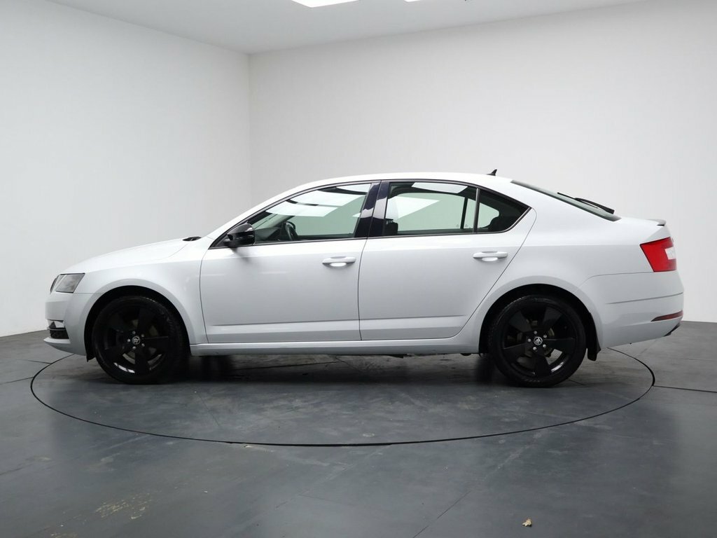 Skoda Octavia 1.5L Se Drive White #6