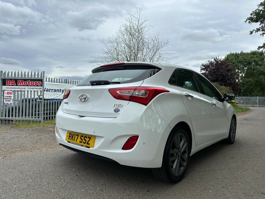 Hyundai I30 1.6 Crdi Blue Drive Se Hatchback Black #7