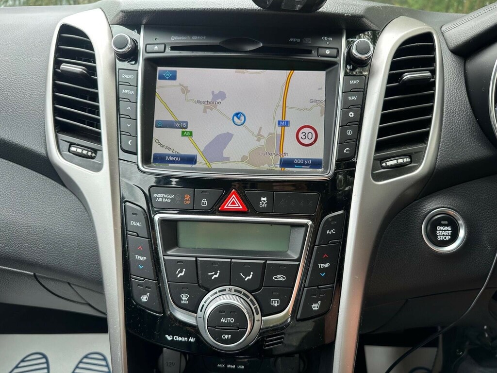 Hyundai I30 1.6 Crdi Blue Drive Se Hatchback Black #13