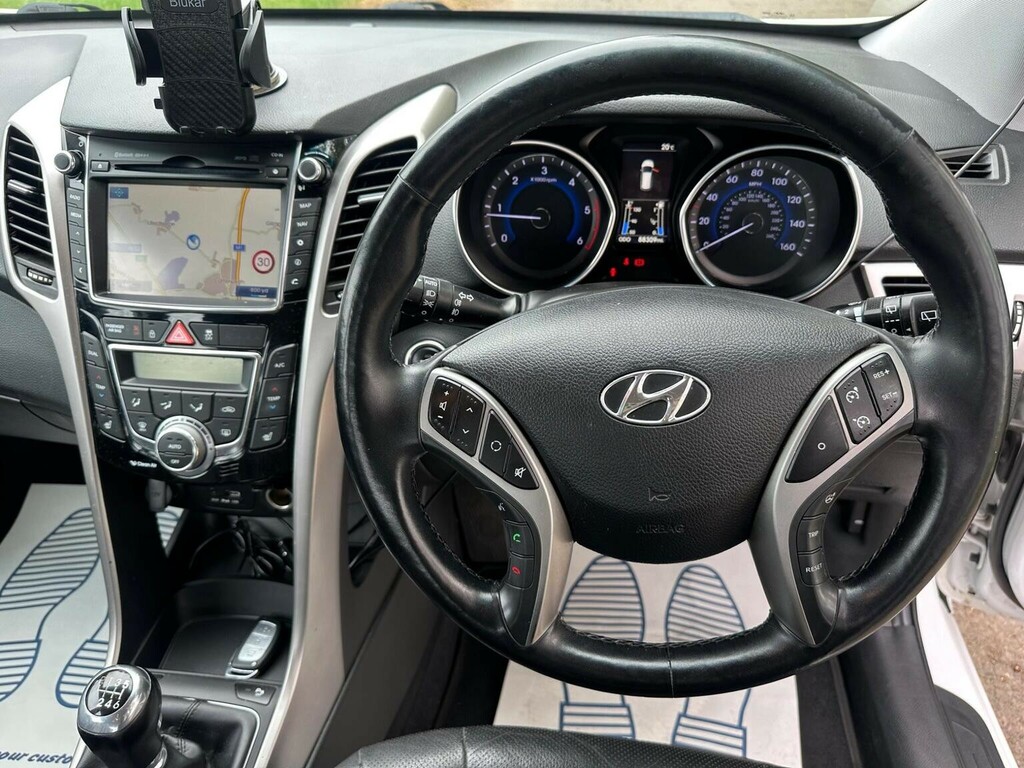 Hyundai I30 1.6 Crdi Blue Drive Se Hatchback Black #11
