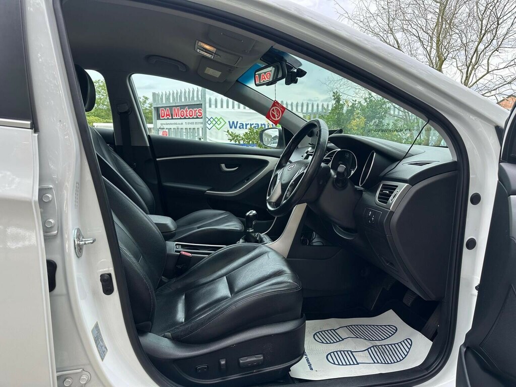 Hyundai I30 1.6 Crdi Blue Drive Se Hatchback Black #9