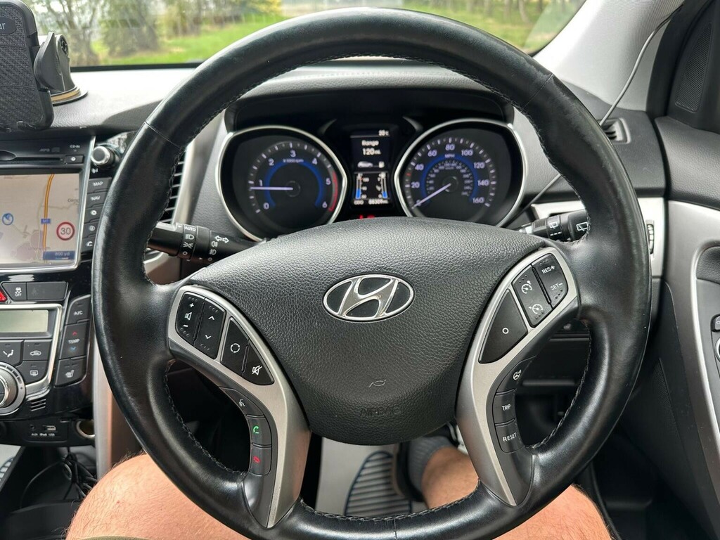 Hyundai I30 1.6 Crdi Blue Drive Se Hatchback Black #12