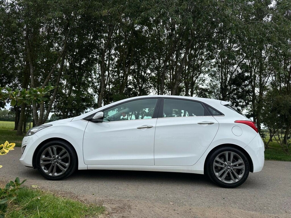 Hyundai I30 1.6 Crdi Blue Drive Premium Euro 6 Ss White #4