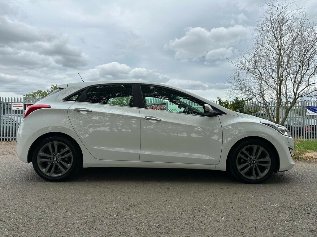 Hyundai I30 1.6 Crdi Blue Drive Se Hatchback Black #8