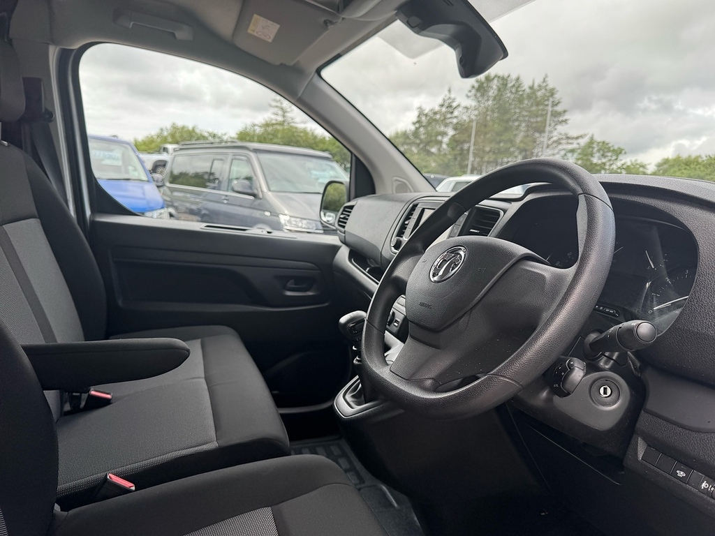 Vauxhall Vivaro Turbo D 2900 Prime 100Ps L2 Lwb With Air Con, Ply White #5