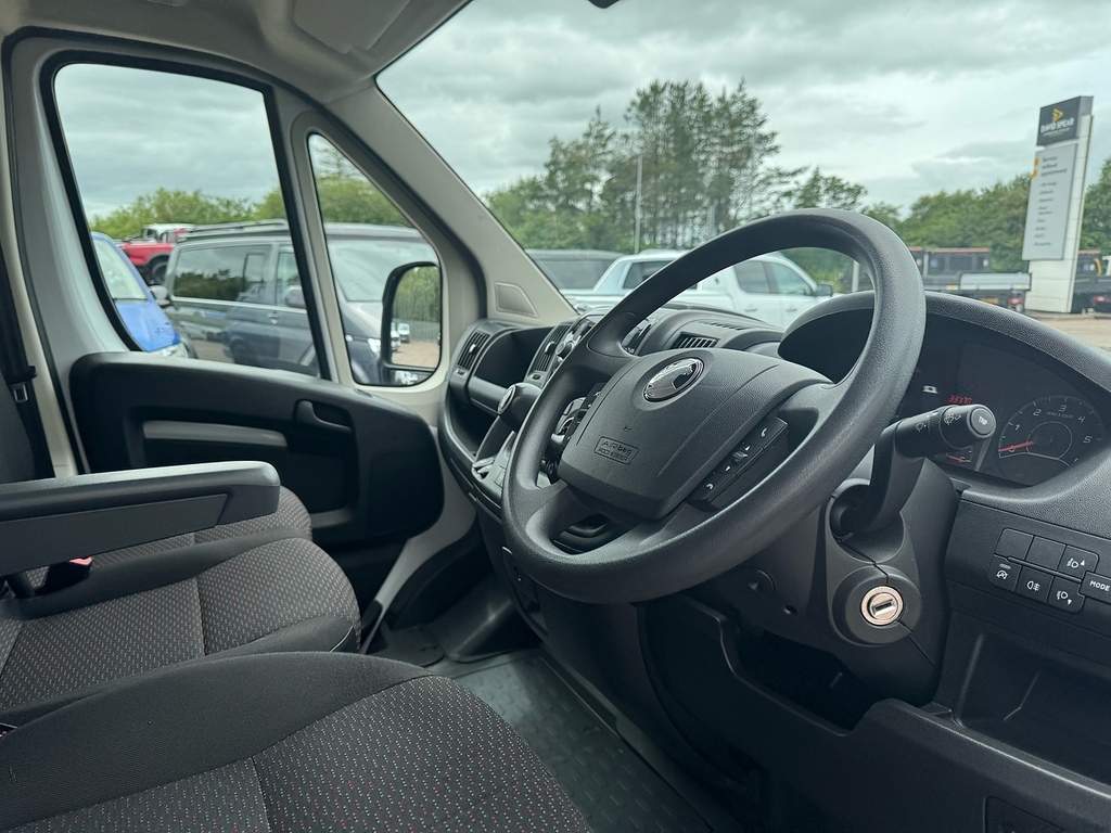 Vauxhall Movano Cdti 3500 Biturbo Dynamic L2h2 140Ps With Air Con, White #5
