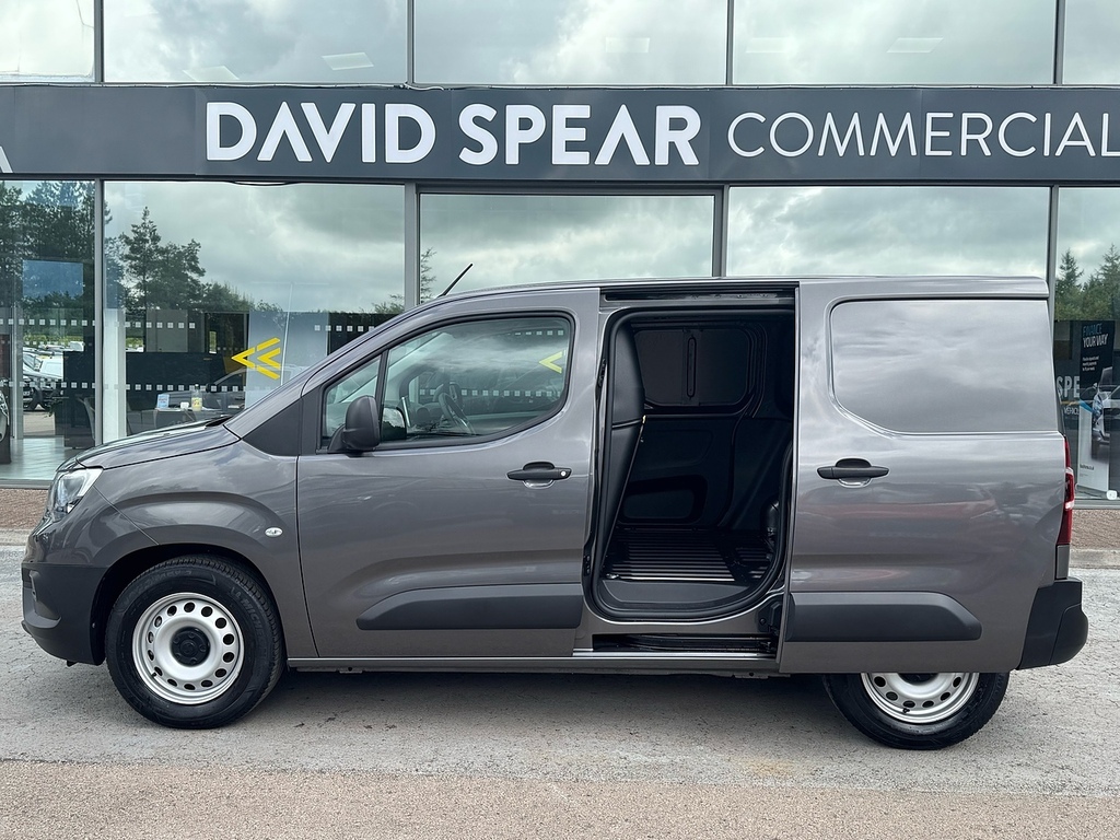 Vauxhall Combo-e Life Prime 2300 50Kwh 136Ps With Grey #16
