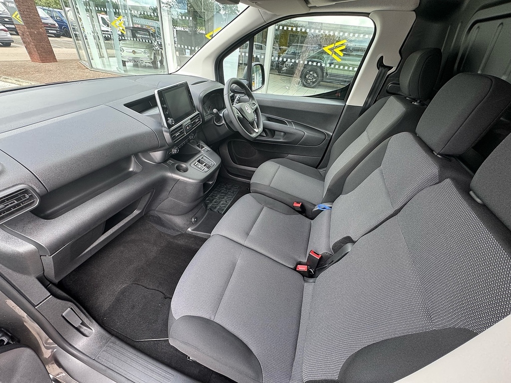 Vauxhall Combo-e Life Prime 2300 50Kwh 136Ps With Grey #20
