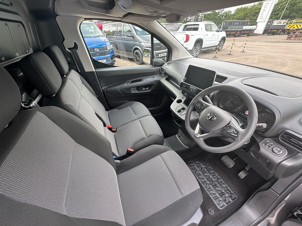 Vauxhall Combo-e Life Prime 2300 50Kwh 136Ps With Grey #9