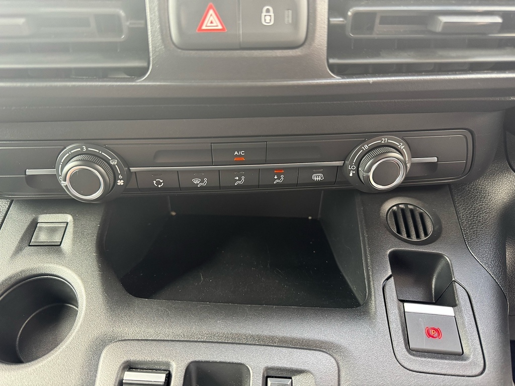 Vauxhall Combo-e Life Prime 2300 50Kwh 136Ps With Grey #13