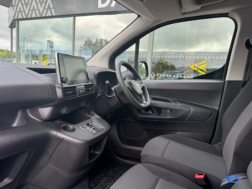 Vauxhall Combo-e Life Prime 2300 50Kwh 136Ps With Grey #18