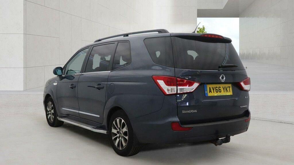 SsangYong Turismo 2.2D Elx T-tronic 4Wd Selectable Euro 6 Grey #4