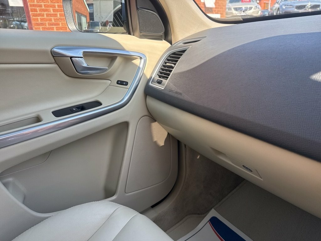 Volvo XC60 2.4 D5 R-design Lux Nav Awd Euro 6 Ss Black #31