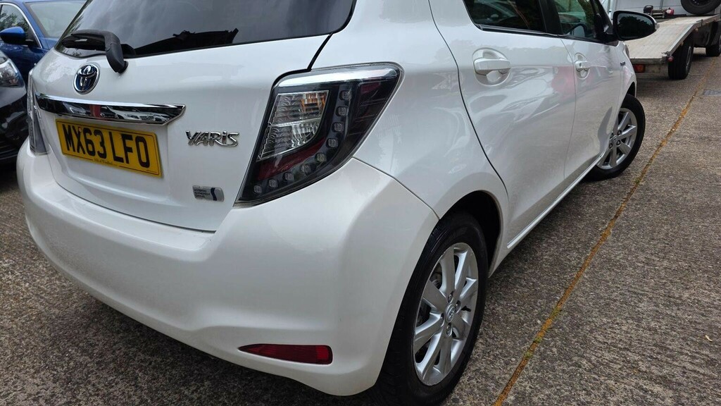 Toyota Yaris 1.5 Vvt-h T4 Cvt Euro 5 White #5