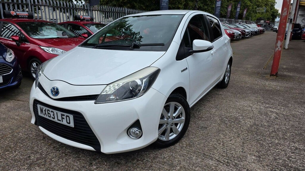 Toyota Yaris 1.5 Vvt-h T4 Cvt Euro 5 White