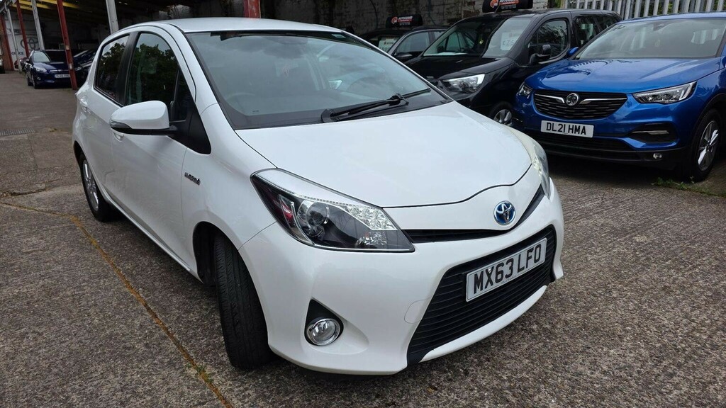 Toyota Yaris 1.5 Vvt-h T4 Cvt Euro 5 White #2