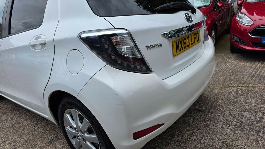 Toyota Yaris 1.5 Vvt-h T4 Cvt Euro 5 White #6