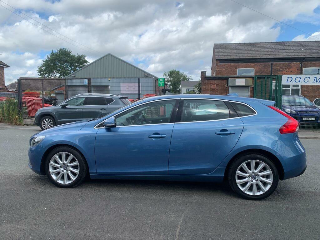 Volvo V40 1.6 D2 Se Lux Nav Euro 5 S S KW64MYA Blue #5