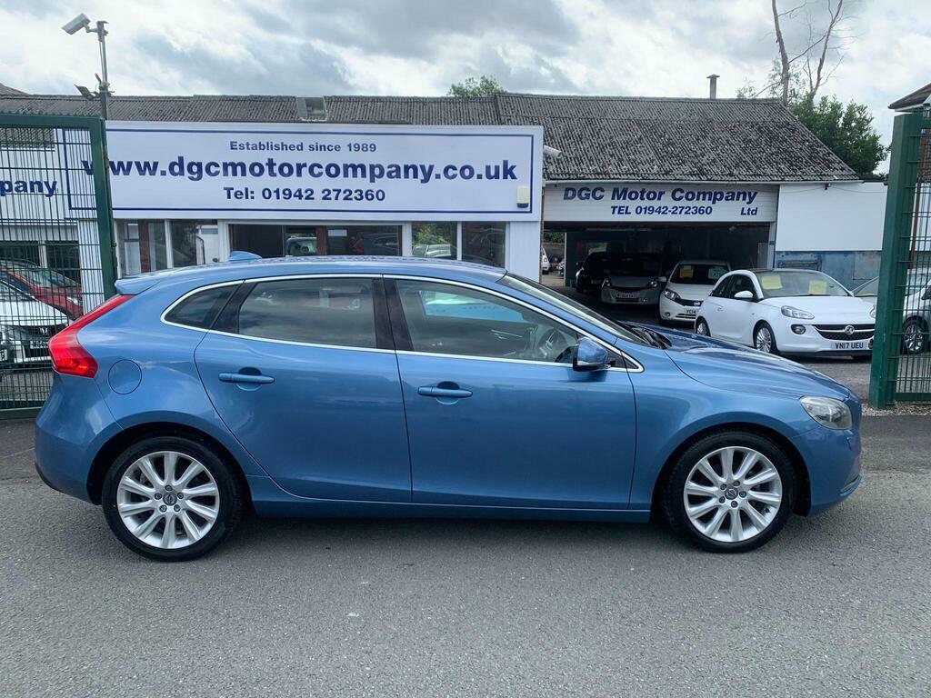 Volvo V40 1.6 D2 Se Lux Nav Euro 5 S S KW64MYA Blue #4