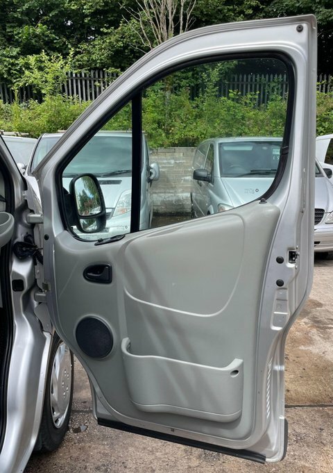 Renault Trafic Ll29dci 115 Van No Vat Free Tax White #19