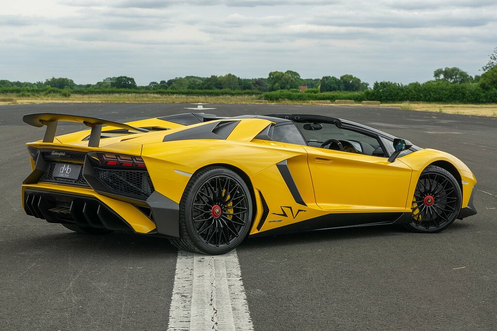Lamborghini Aventador Lp 750-4 Sv Roadster Yellow #2