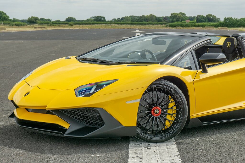 Lamborghini Aventador Lp 750-4 Sv Roadster Yellow #5