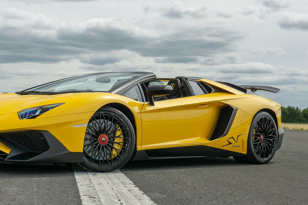 Lamborghini Aventador Lp 750-4 Sv Roadster Yellow #6