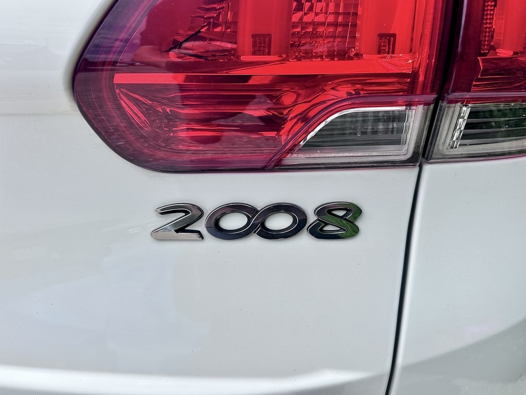 Peugeot 2008 1.2 Crossway 82 Bhp White #17