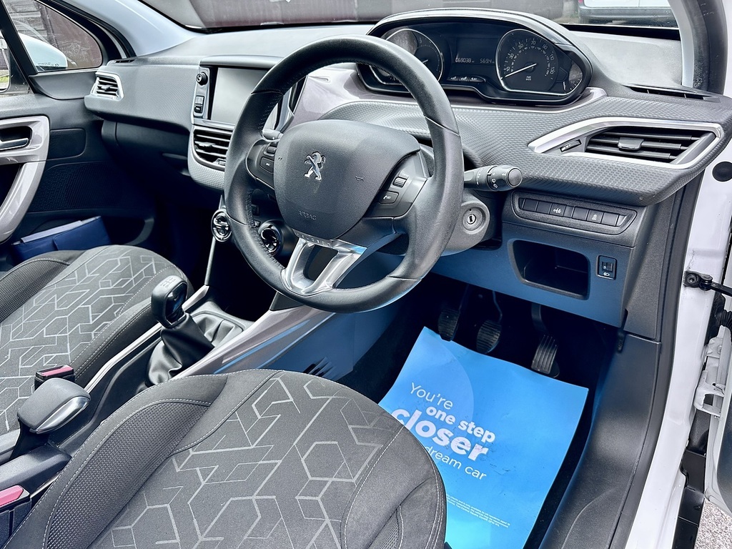 Peugeot 2008 1.2 Crossway 82 Bhp White #18