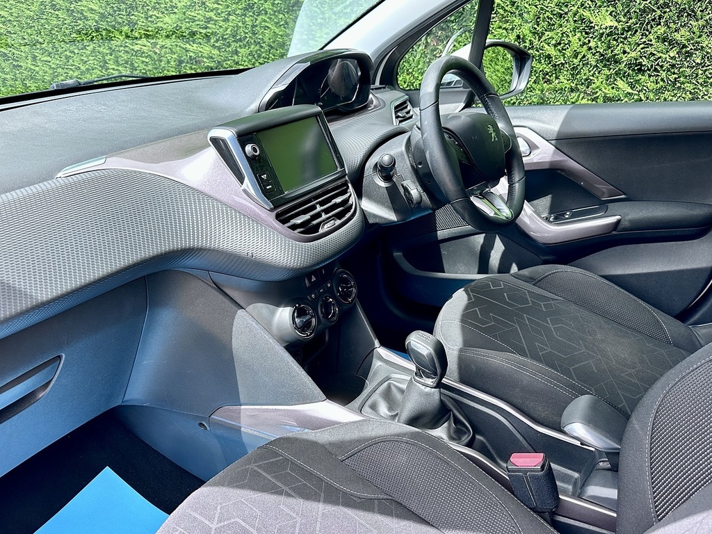 Peugeot 2008 1.2 Crossway 82 Bhp White #22