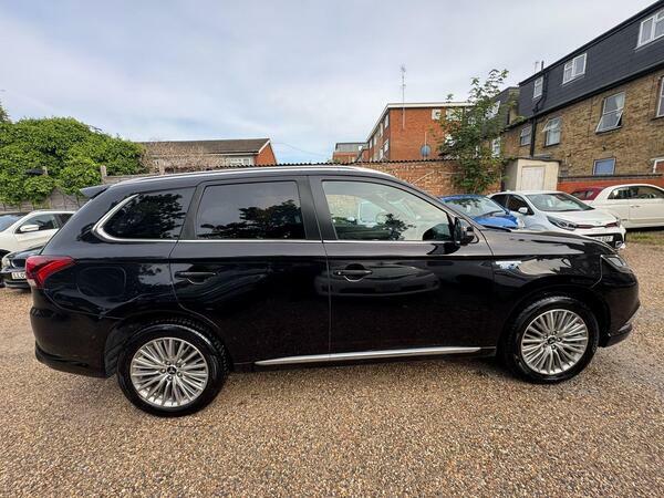 Mitsubishi Outlander Gx 4H Phev Suv White #16