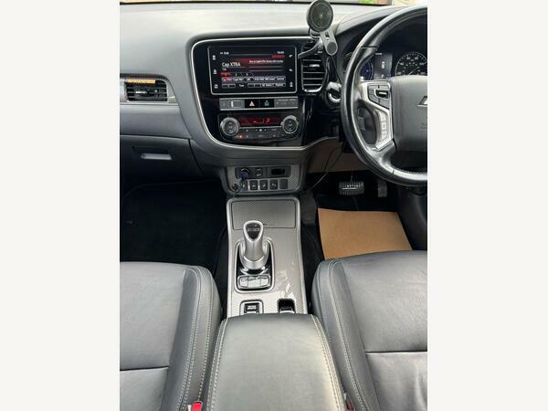 Mitsubishi Outlander Gx 4H Phev Suv White #27