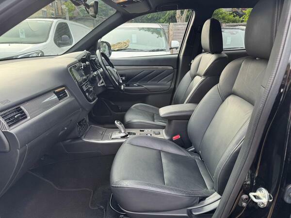 Mitsubishi Outlander Gx 4H Phev Suv White #23