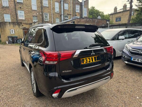 Mitsubishi Outlander Gx 4H Phev Suv White #11